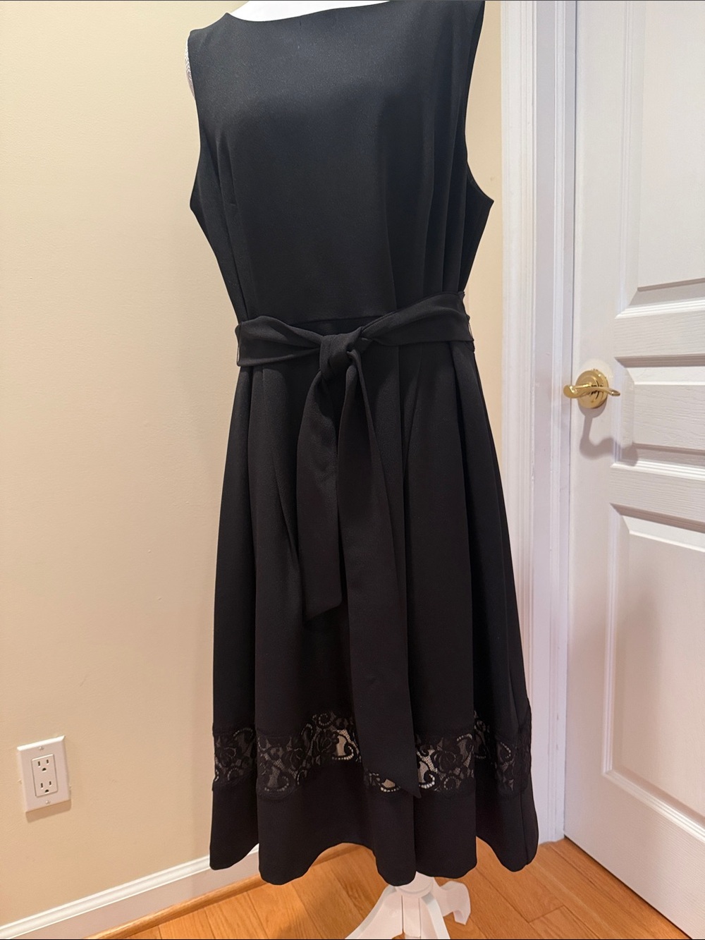 Jones New York Black Sleeveless Tie-Belt Midi Dress